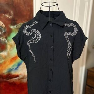 ROMWE Black Linen Snake Embroidered Button-Up Shirt – Tagged S, Fits M/L